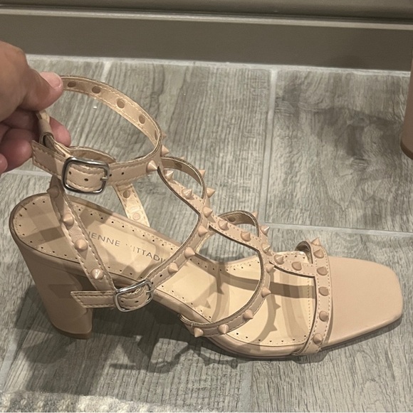 Adrienne Vittadini Beige Strappy heels size 8 1/2 - Picture 1 of 9